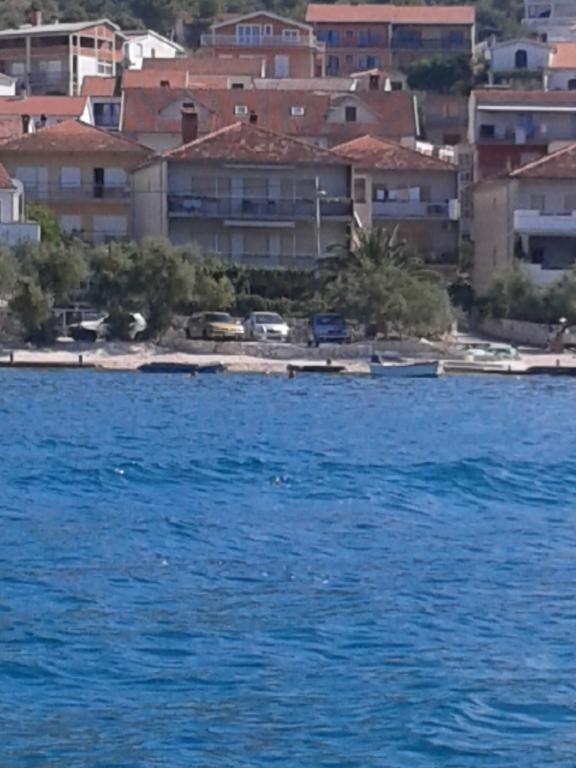 Apartments Dora Trogir Buitenkant foto