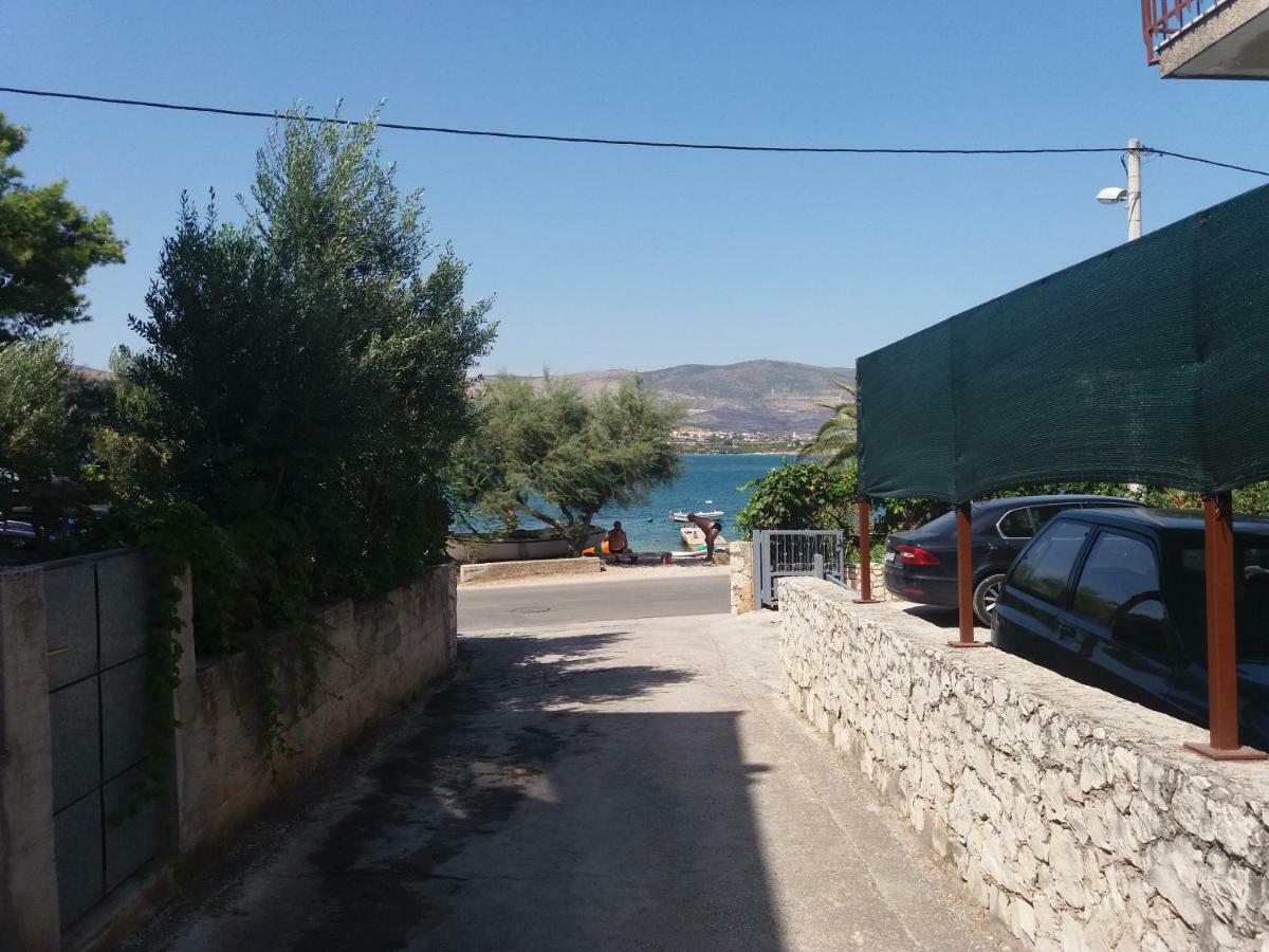 Apartments Dora Trogir Buitenkant foto