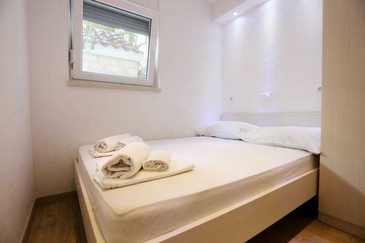 Apartments Dora Trogir Buitenkant foto